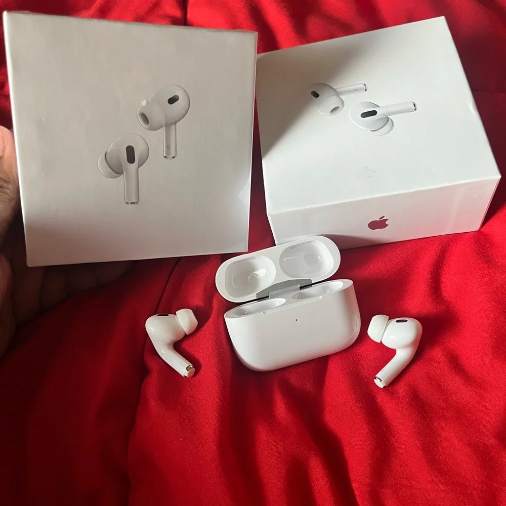 Apple Wireless Earbuds with Charging Case - White